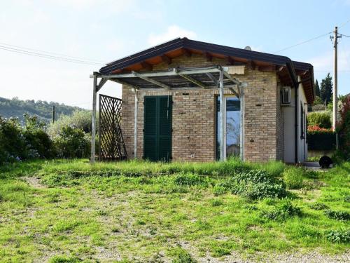 Ein Garten an der Unterkunft Apartment in Marche with Pool near Adriatic