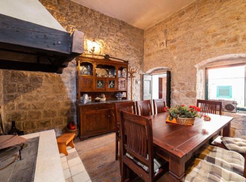 Seafront Villa with Furnished Sun Terrace, Close to the Beach