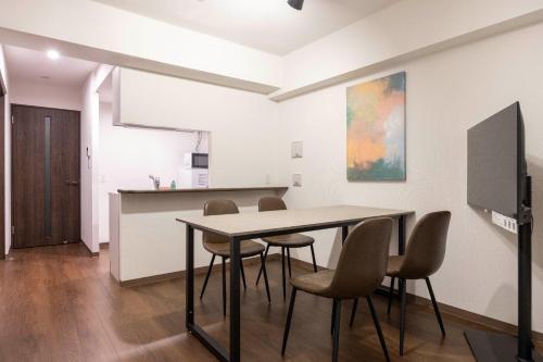 a dining room with a table and chairs at The Parkcross Ryogoku Midori in Tokyo