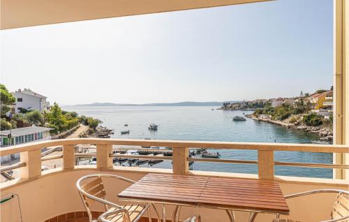 Amazing Apartment In Okrug Gornji With Wifi