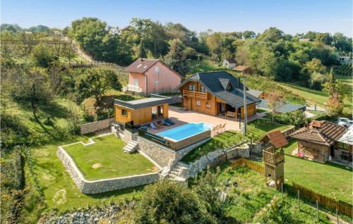 an aerial view of a house with a swimming pool at Awesome Home In Vinogradi Ludbreski in Ludbreg