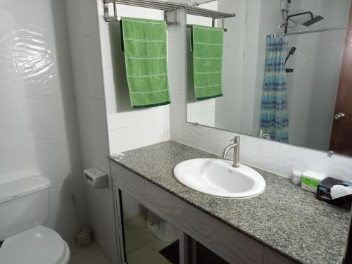 Ένα μπάνιο στο Bunk Bed Beach Hostel