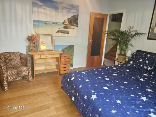 a bedroom with a bed with a blue comforter with stars at Serenity Big Room in Brussels