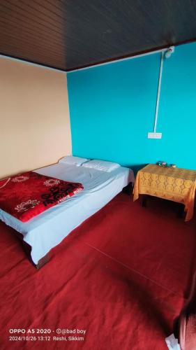 a bedroom with a large bed and a table at Rishop Mountain Homestay in Rishop