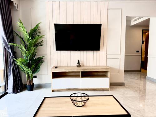 TV a/nebo společenská místnost v ubytování Grand Orlov Apart Hotel