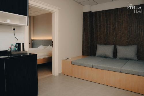 Ein Bett oder Betten in einem Zimmer der Unterkunft The Stella Hotel