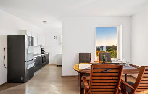 Foto Beach Front Home In Primosten With House Sea View 4