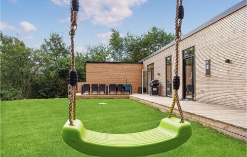 Κήπος έξω από το Amazing Home In Ebeltoft With Wifi