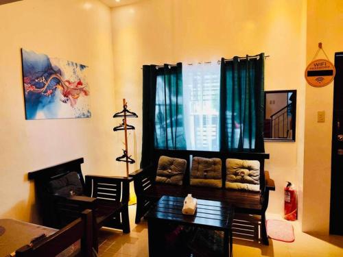 Χώρος καθιστικού στο Antonios Loft Laiya Batangas