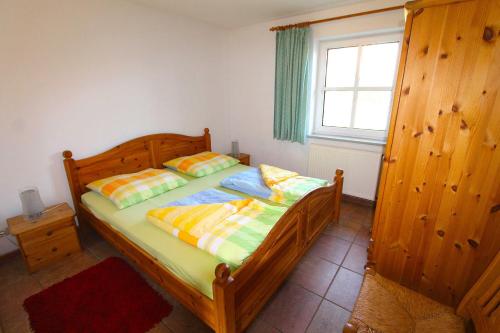 Postel nebo postele na pokoji v ubytování Reriker Sonnenhaus Erdgeschoss, Familie Kraus