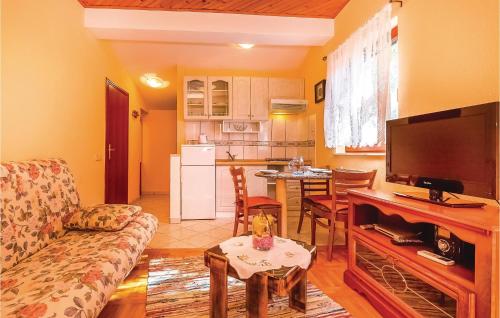 Gorgeous Apartment In Dramalj