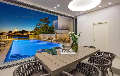 Bazén v ubytovaní Pet Friendly Apartment In Krk With Wifi alebo v jeho blízkosti