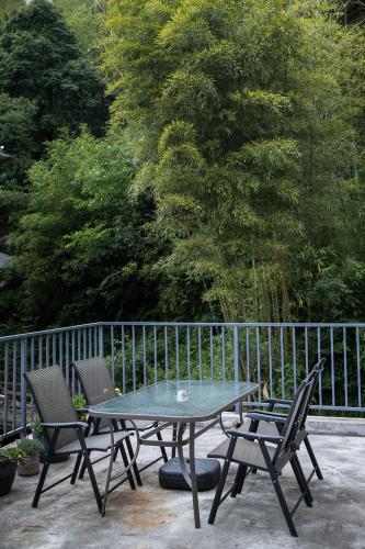 a picnic table and two chairs on a patio at Vretreats yunxishang Boutique Hotel in Deqing