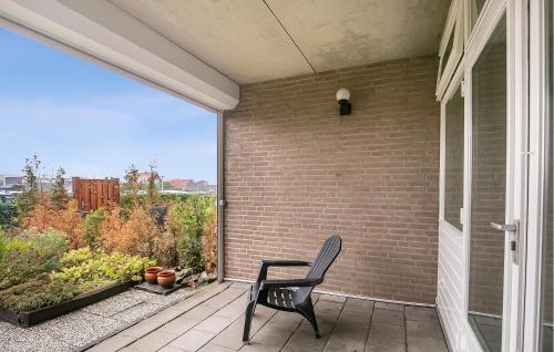 Κήπος έξω από το 2 Bedroom Amazing Home In Bruinisse