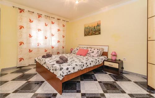 a bedroom with a bed and a checkered floor at Awesome Home In Valbandon in Štinjan