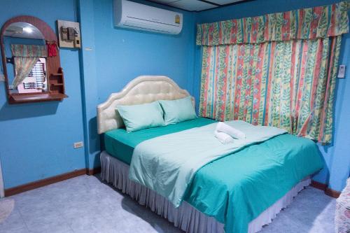 Кровать или кровати в номере Rak Ban Kerd House
