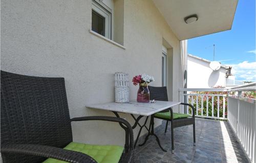 Awesome Apartment In Okrug Gornji With Lake View