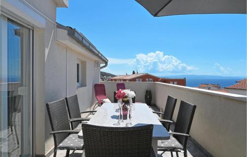 2 Bedroom Gorgeous Apartment In Okrug Gornji