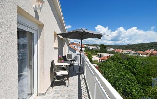 1 Bedroom Gorgeous Apartment In Okrug Gornji