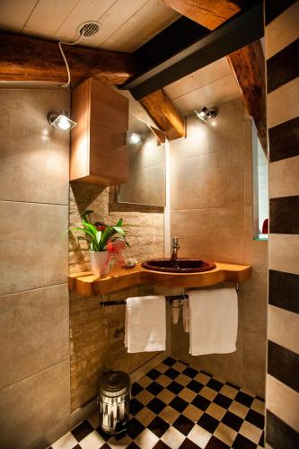 a bathroom with a sink and a checkered floor at Brick House Silea in Silea
