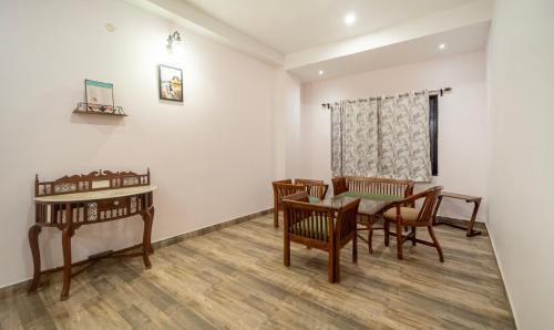 a dining room with a table and chairs at Treebo Kashvijoy, 7 Km From Kamakhya Temple in Guwahati