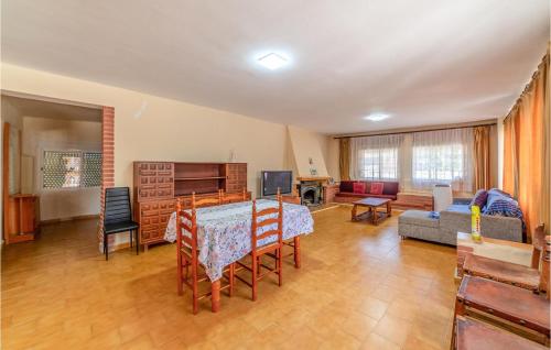 O zonă de relaxare la Pet Friendly Home In Reus With Wifi