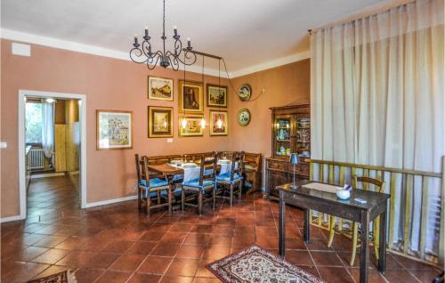 Ruang duduk di Pet Friendly Apartment In Anghiari