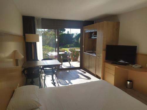 Katil atau katil-katil dalam bilik di Thalazur Antibes - Résidence & Spa