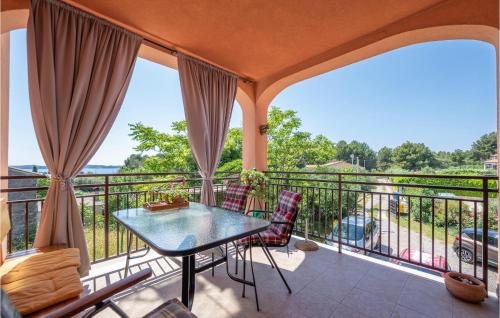 3 Bedroom Awesome Apartment In Fazana