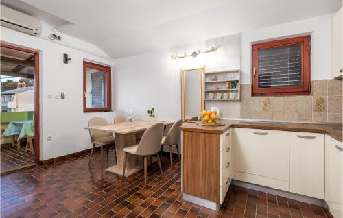 2 Bedroom Beautiful Apartment In Rab