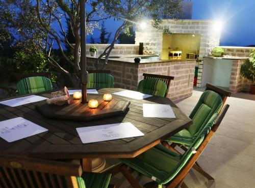 Okrug Gornji Luxurious Escape Villa with Pool