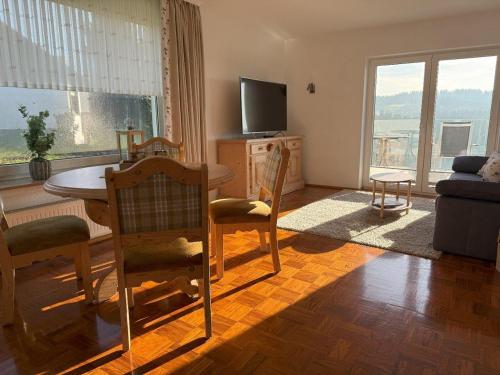 Μια τηλεόραση ή/και κέντρο ψυχαγωγίας στο Pension Haus Astenblick
