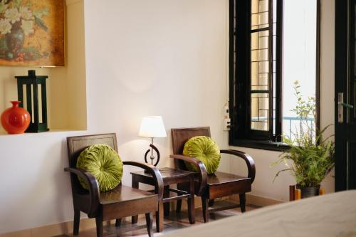 Posezení v ubytování Homestay and Eggcoffee Central Hanoi Old Quarter