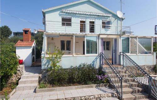 3 Bedroom Beach Front Home In Rogoznica