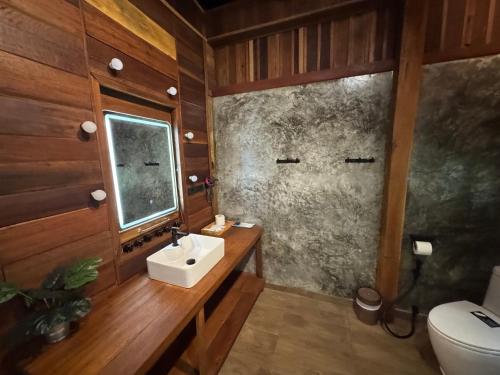 a bathroom with a sink and a toilet at Mii Paa Aii มิ๊ ป๊ะ ไอ in Chiang Mai