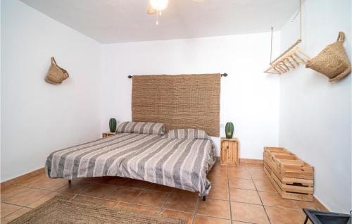 Ένα ή περισσότερα κρεβάτια σε δωμάτιο στο Cozy Home In Villanueva De Algaidas