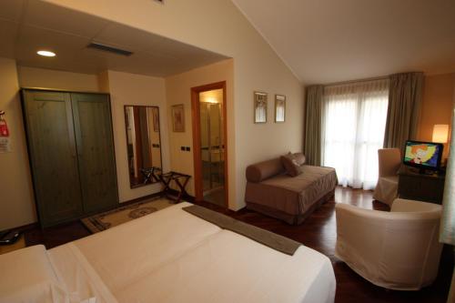 Giường trong phòng chung tại Albergo Della Roccia