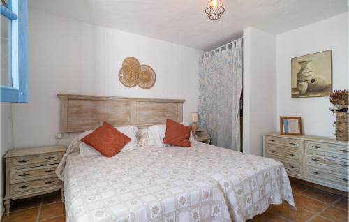 Ένα ή περισσότερα κρεβάτια σε δωμάτιο στο Cozy Home In Villanueva De Algaidas