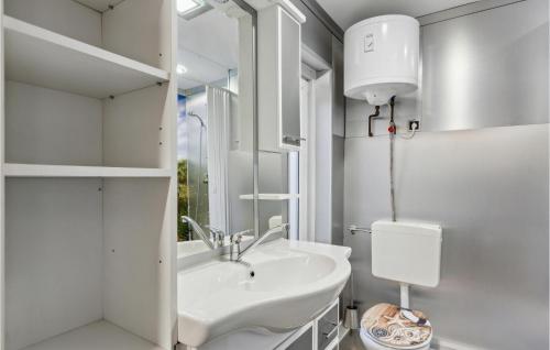 a white bathroom with a sink and a mirror at Lovely Home In Zeulenroda-Triebes in Stelzendorf