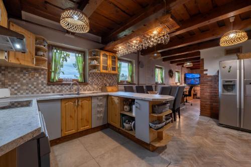 Dapur atau dapur kecil di Vila Bobrík - Liptovská Mara