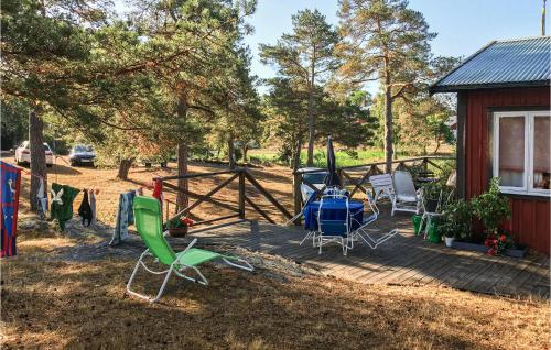 Κήπος έξω από το 1 Bedroom Lovely Home In Oskarshamn