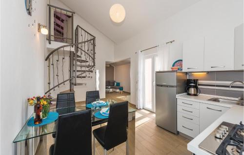 Køkken eller tekøkken på Two-Bedroom Apartment In Dolac