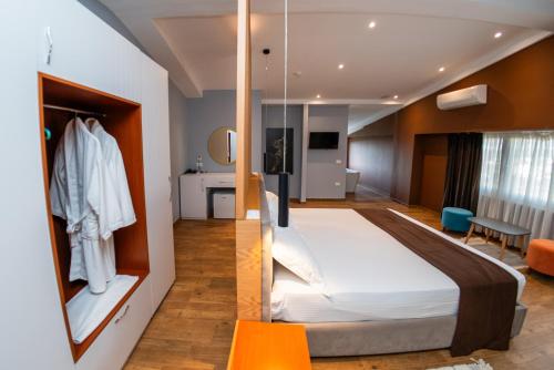 Cama o camas de una habitación en Olivar Hotel Tirana