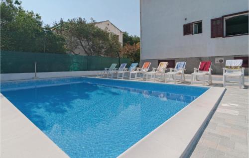 Two-Bedroom Apartment In Supetar
