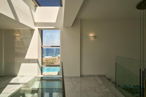 Thalassa Residence, Pool, Spa Whirlpool & SeaViews, By ThinkVillaの敷地内または近くにあるプール