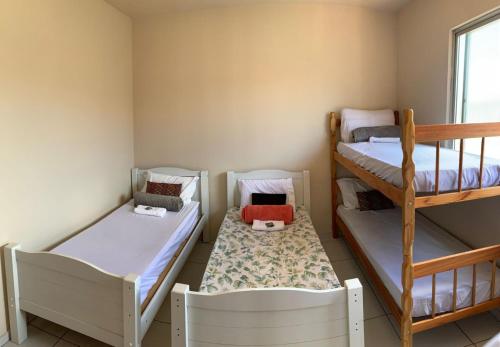 Postel nebo postele na pokoji v ubytování Hospedagem Itaboraí Hotel Ravena