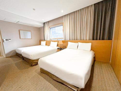 Ένα ή περισσότερα κρεβάτια σε δωμάτιο στο Hotel New Oriental Myeongdong