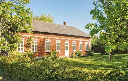 an old red brick house with white windows at Seven-Bedroom Holiday Home In Bredebro in Bredebro