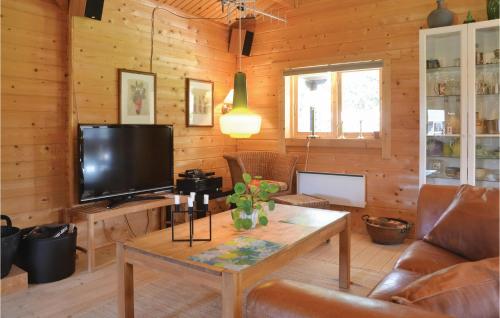 TV a/nebo společenská místnost v ubytování 2 Bedroom Cozy Home In Hovborg