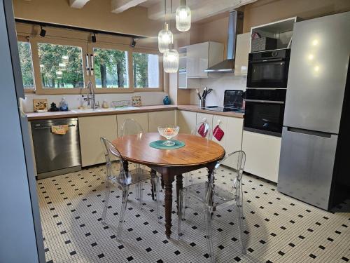 Dapur atau dapur kecil di Propriété standing Loire Valley